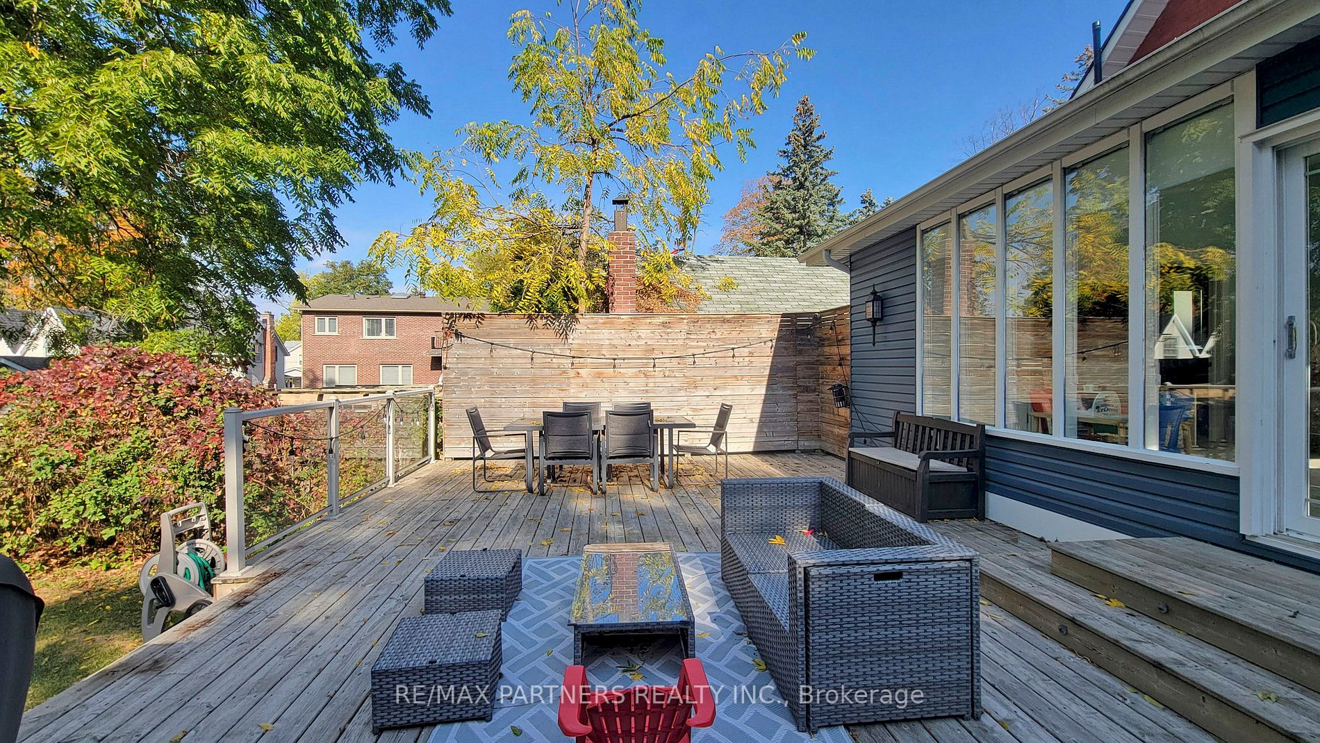 16 Elizabeth St S