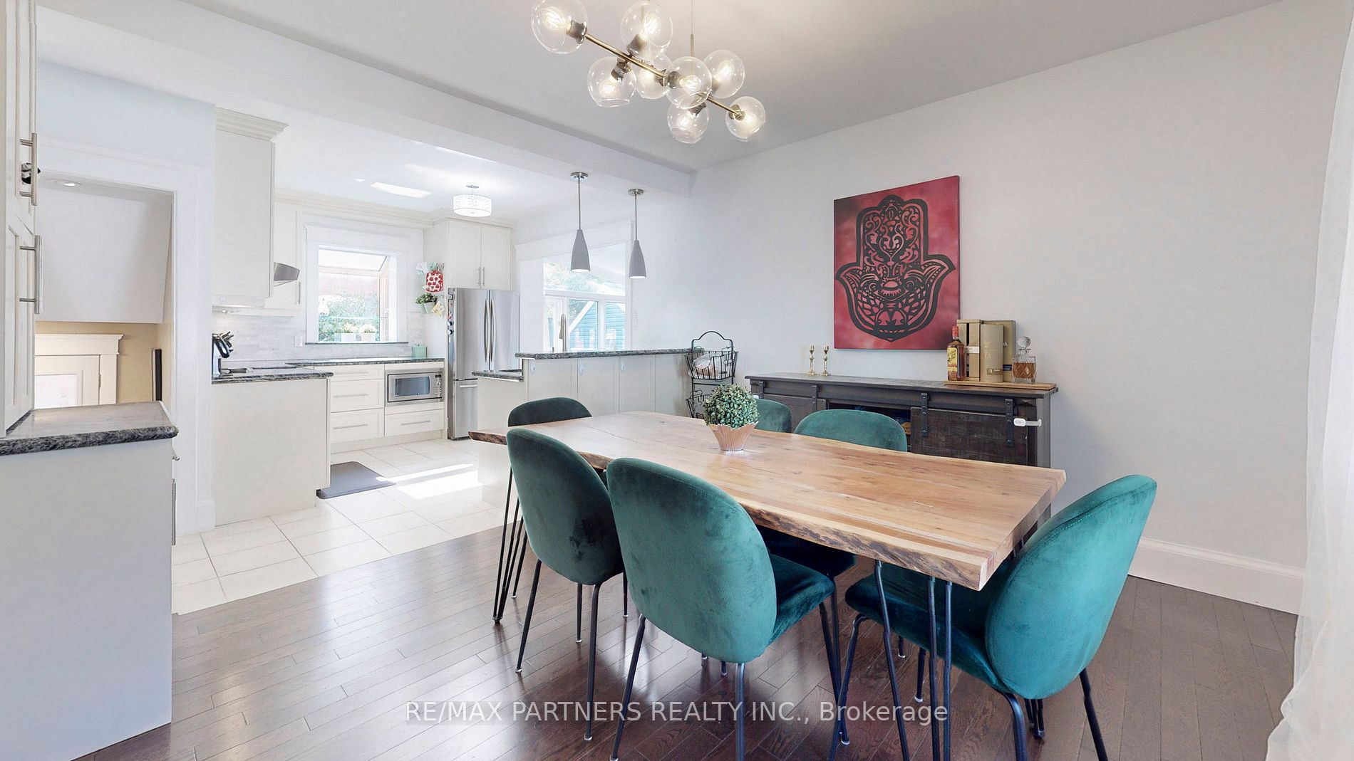 16 Elizabeth St S