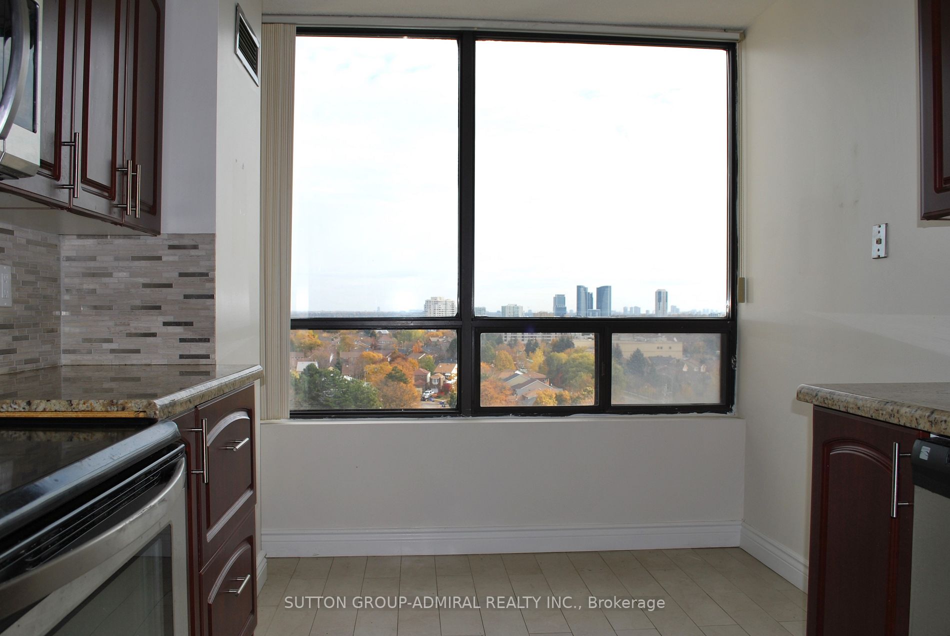 7440 Bathurst St, #1109