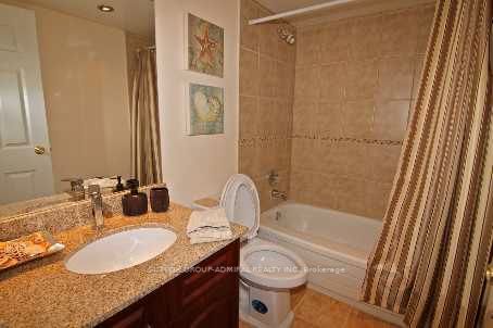 7440 Bathurst St, #1109