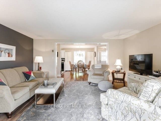 99 Tecumseth Pine Dr