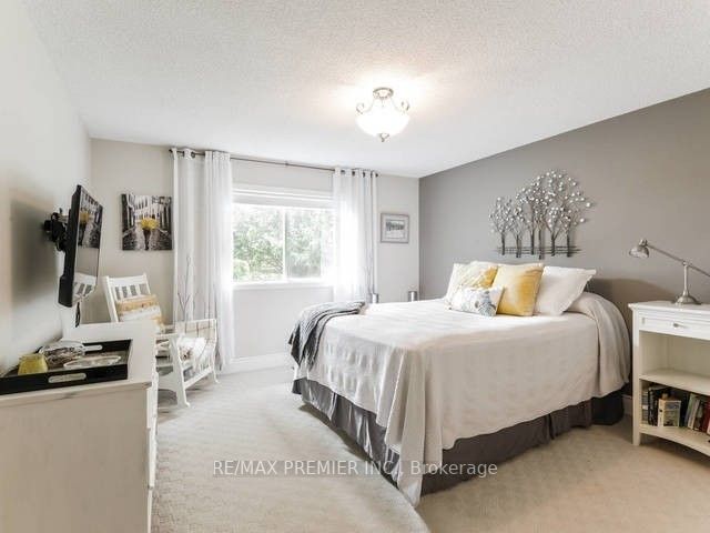 99 Tecumseth Pine Dr