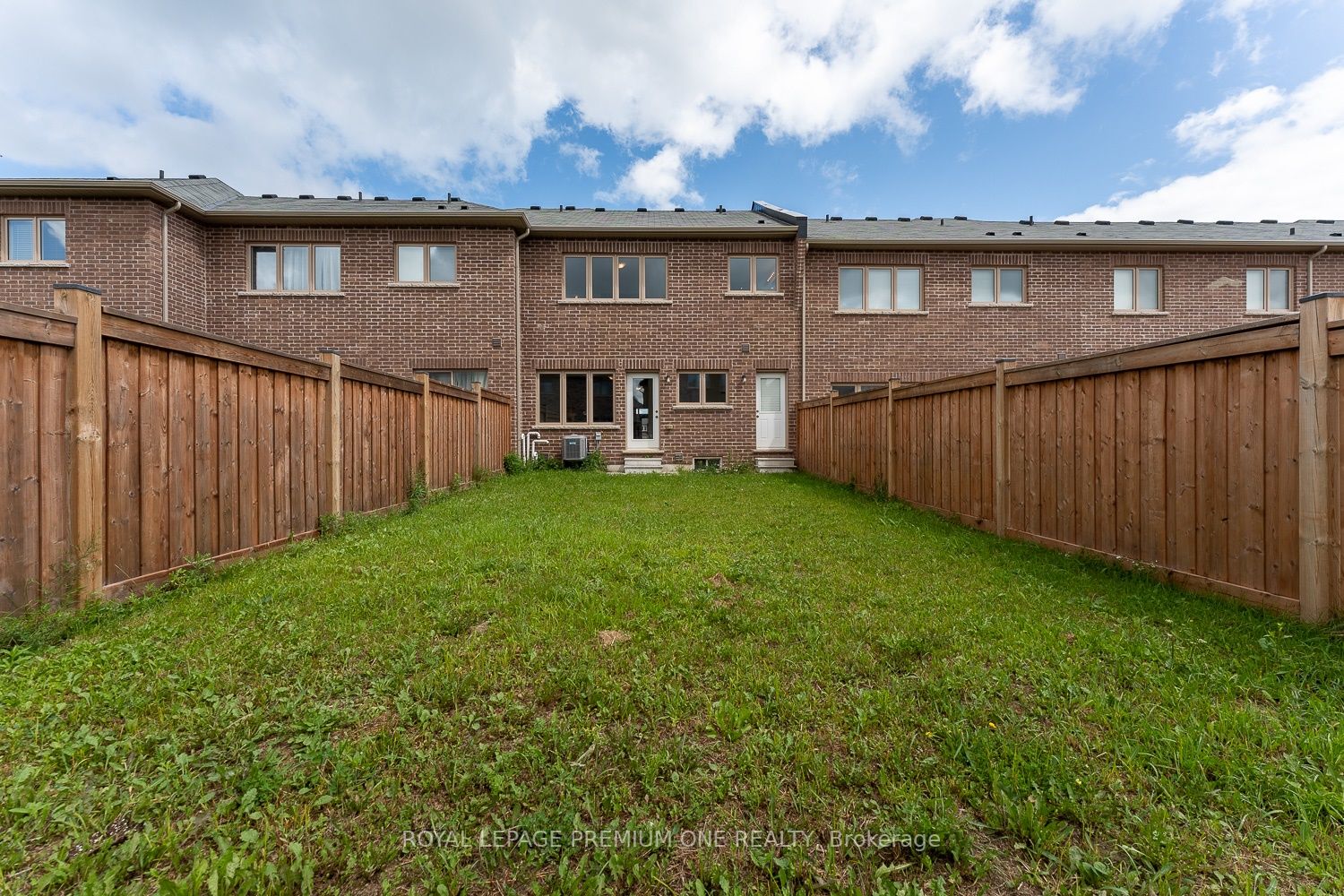 1514 Mcroberts Cres
