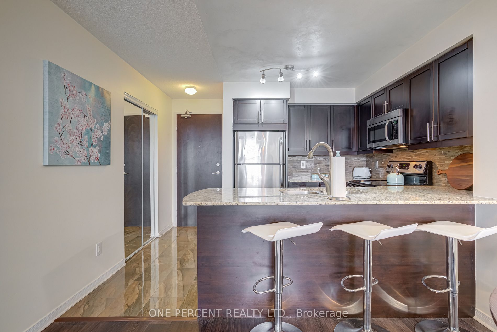 75 King William Cres, #Lph09