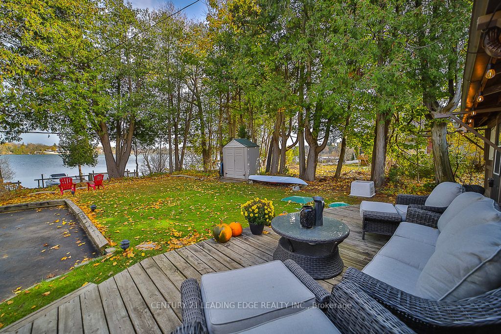 5745 Lakeshore Rd