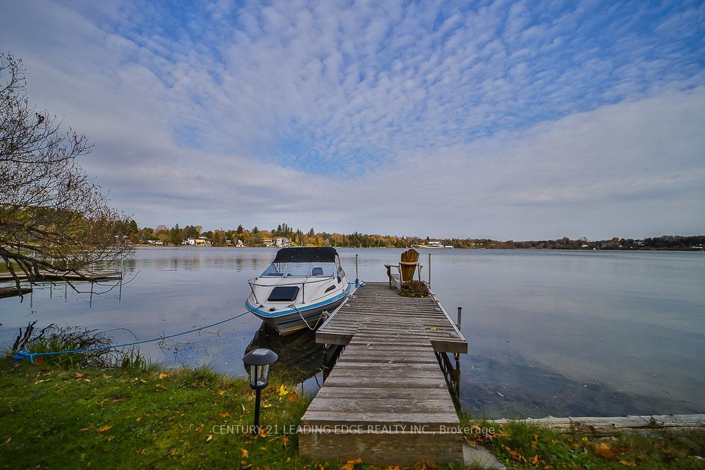 5745 Lakeshore Rd