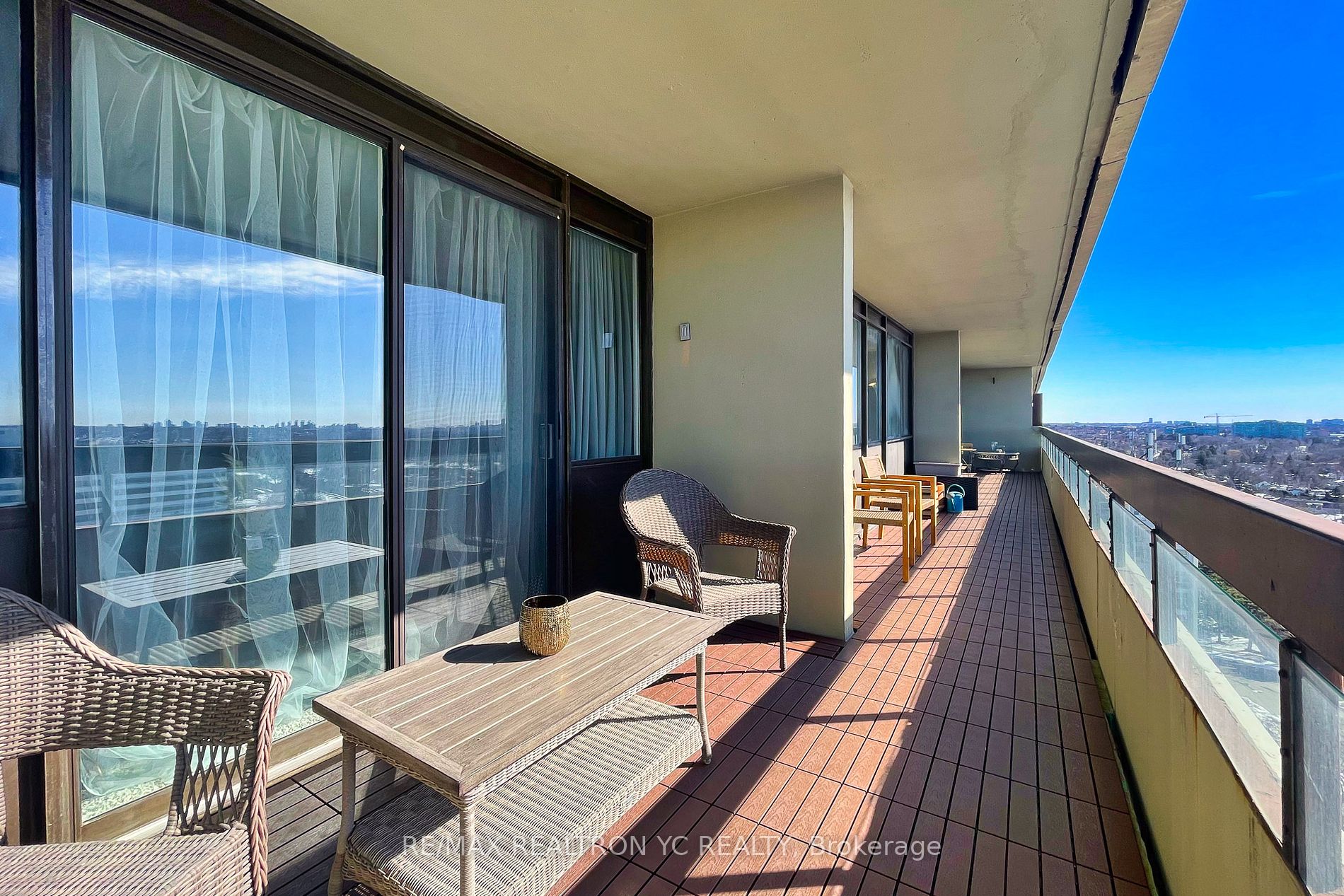 8111 Yonge St, #1712
