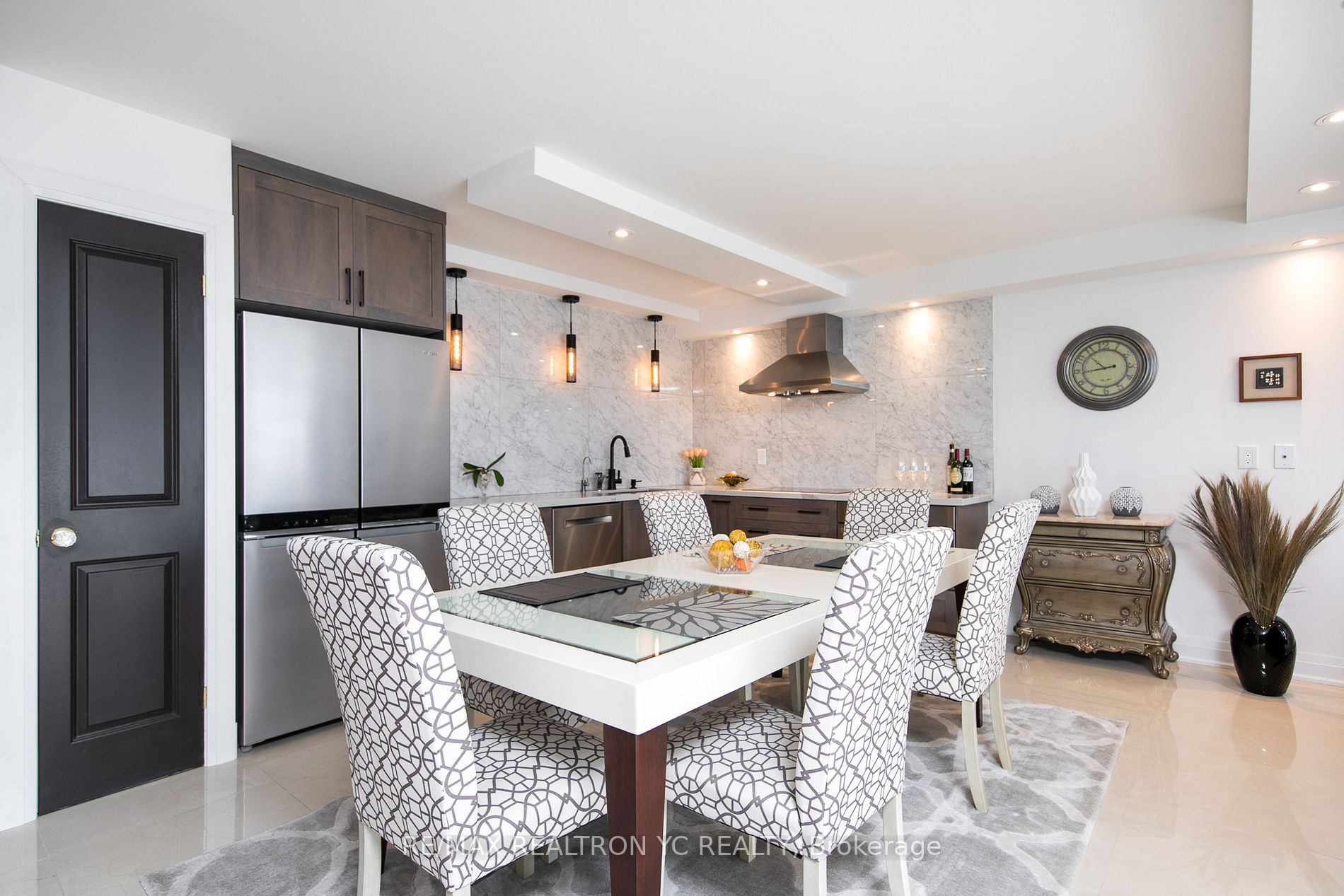 8111 Yonge St, #1712