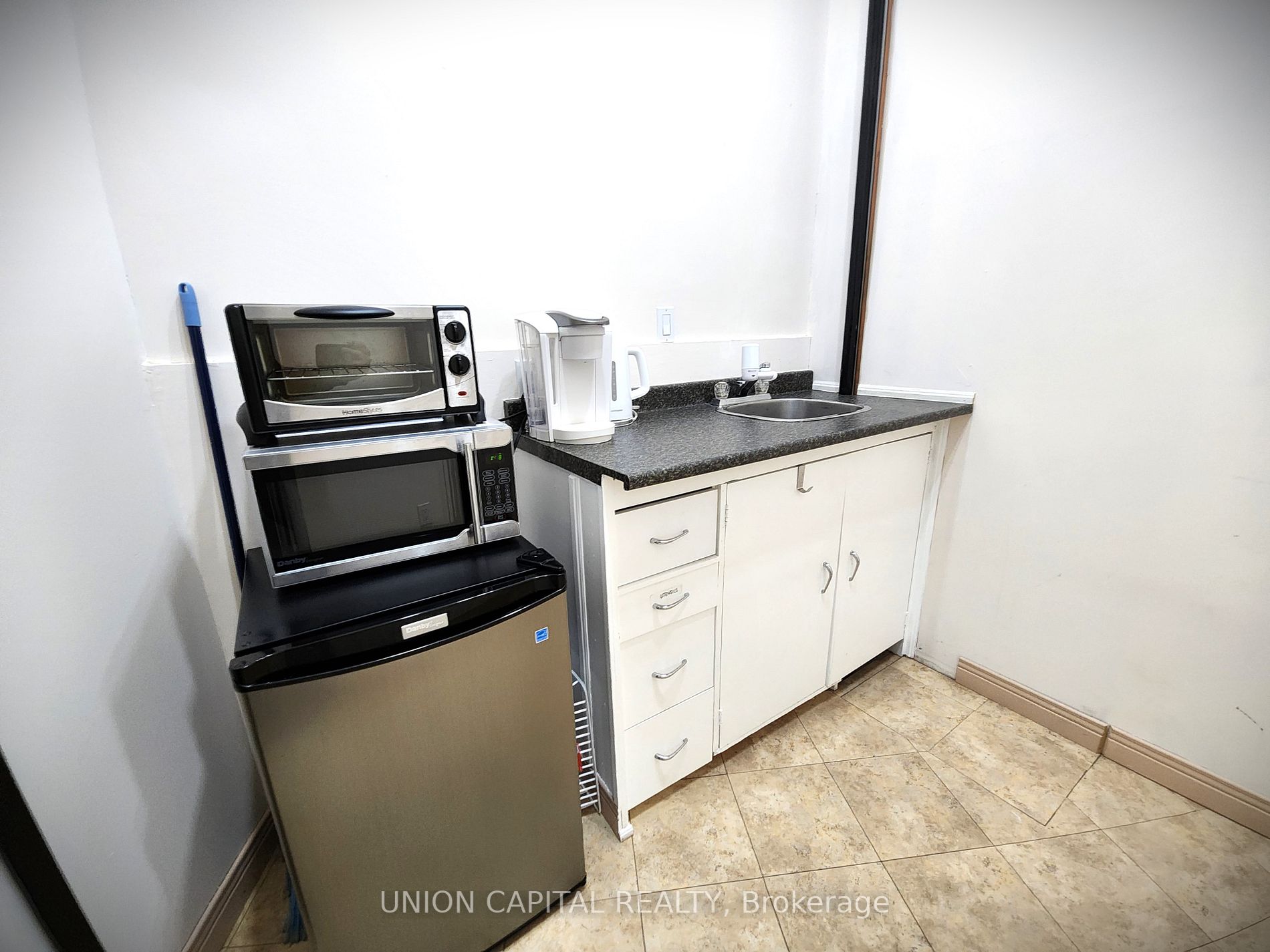 86 Ringwood Dr, #208