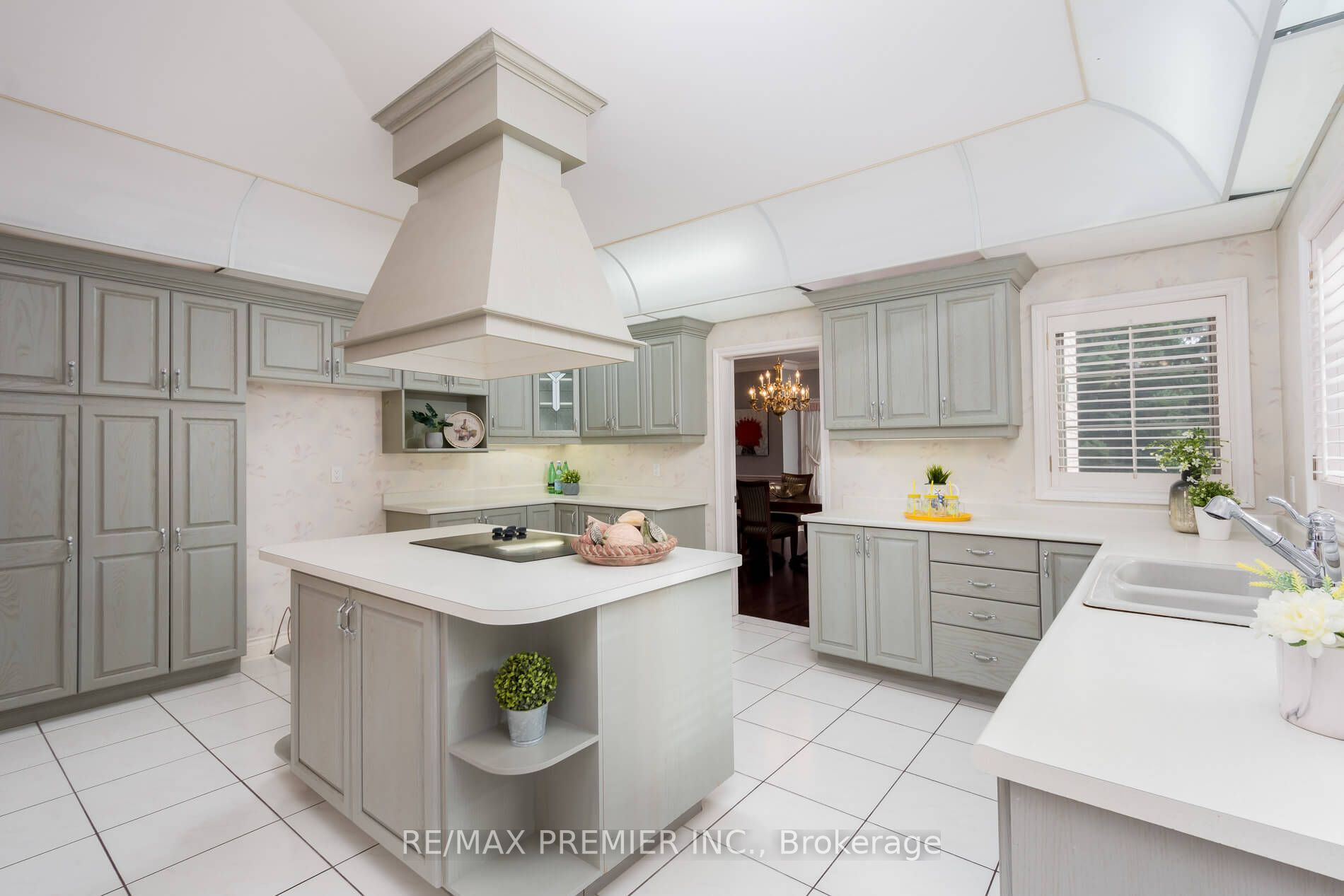 7 Thomson Creek Blvd
