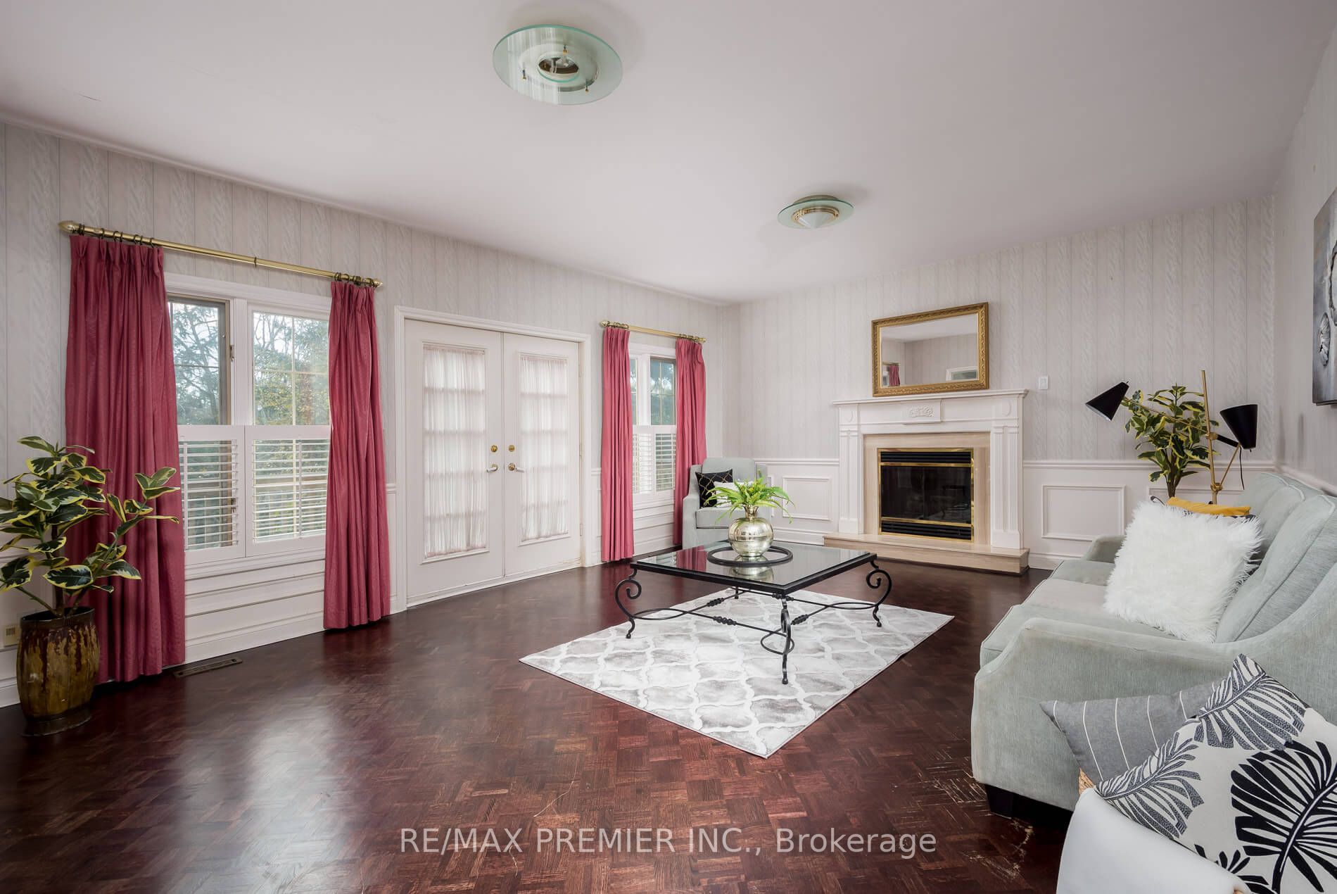 7 Thomson Creek Blvd