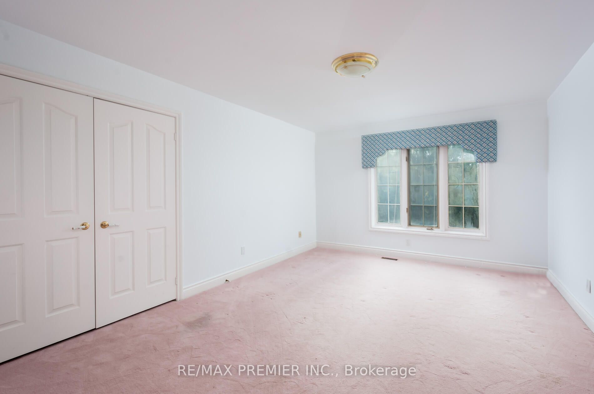 7 Thomson Creek Blvd