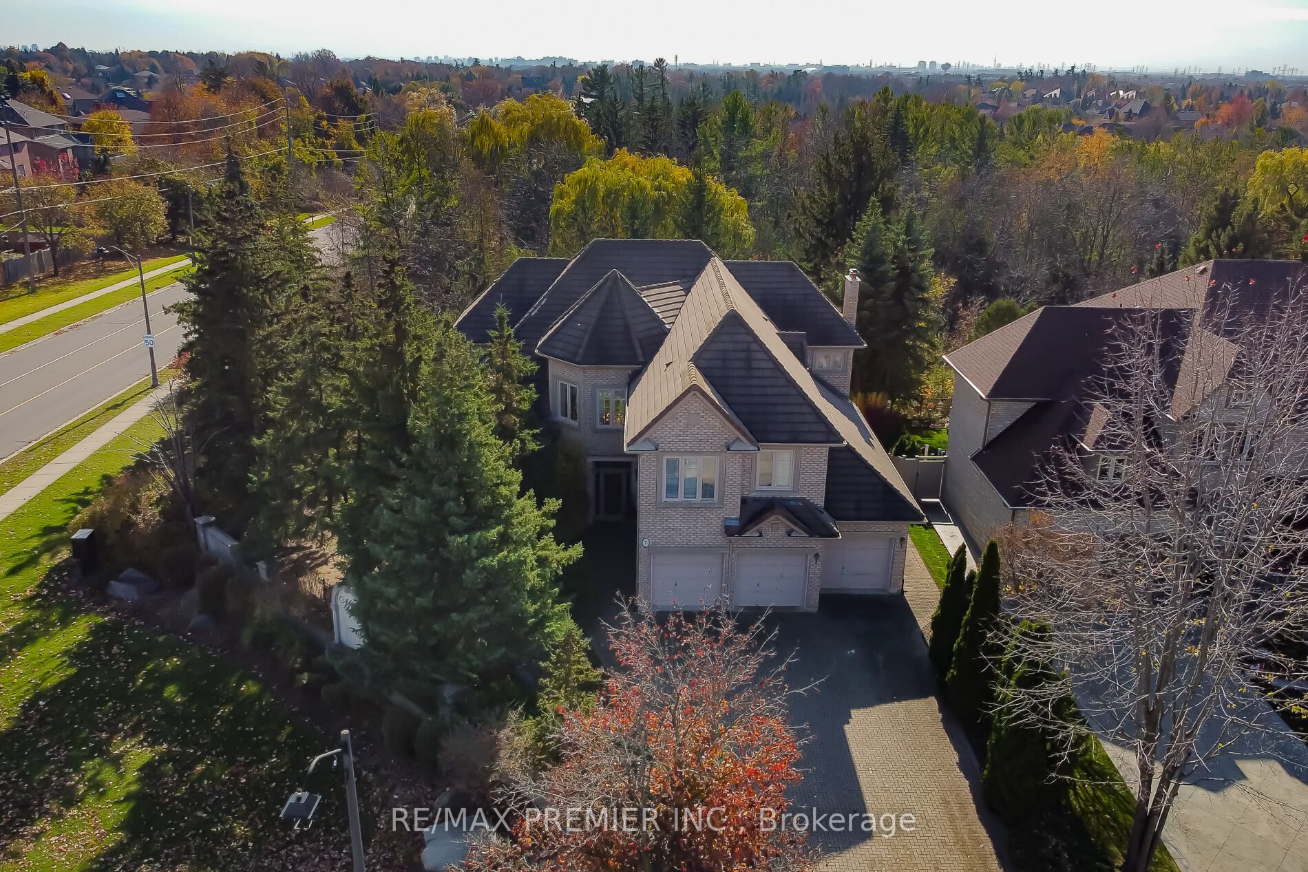 7 Thomson Creek Blvd