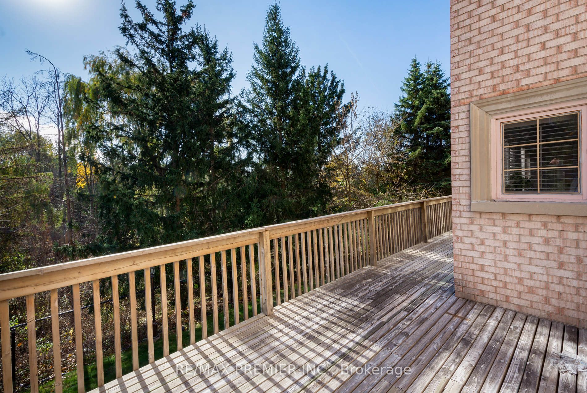 7 Thomson Creek Blvd