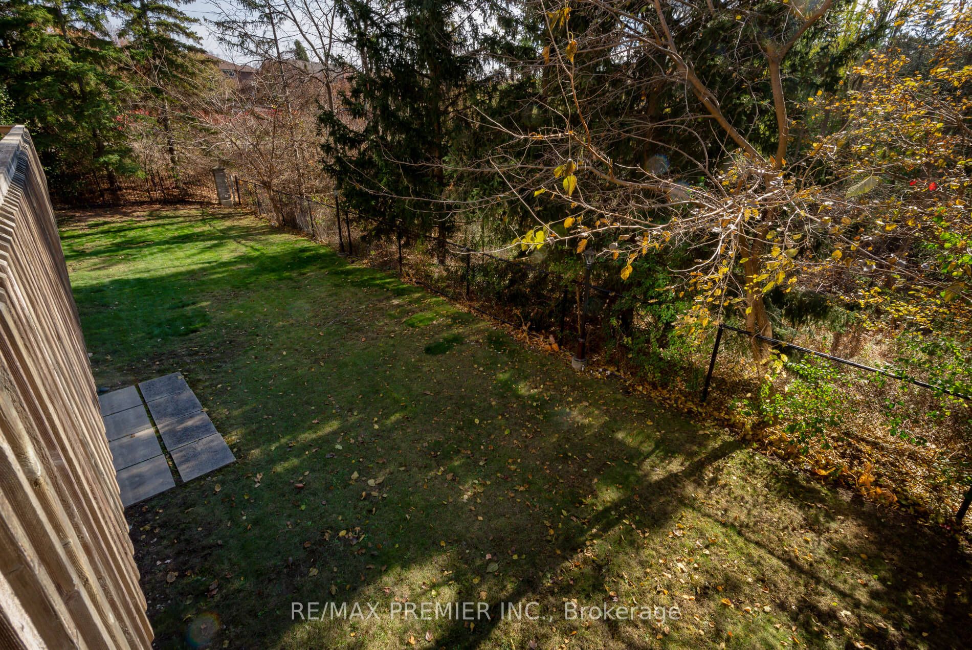 7 Thomson Creek Blvd