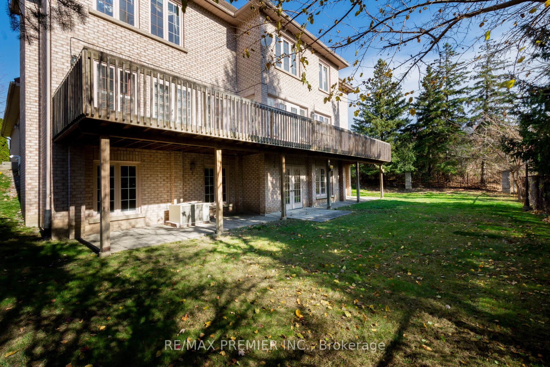 7 Thomson Creek Blvd