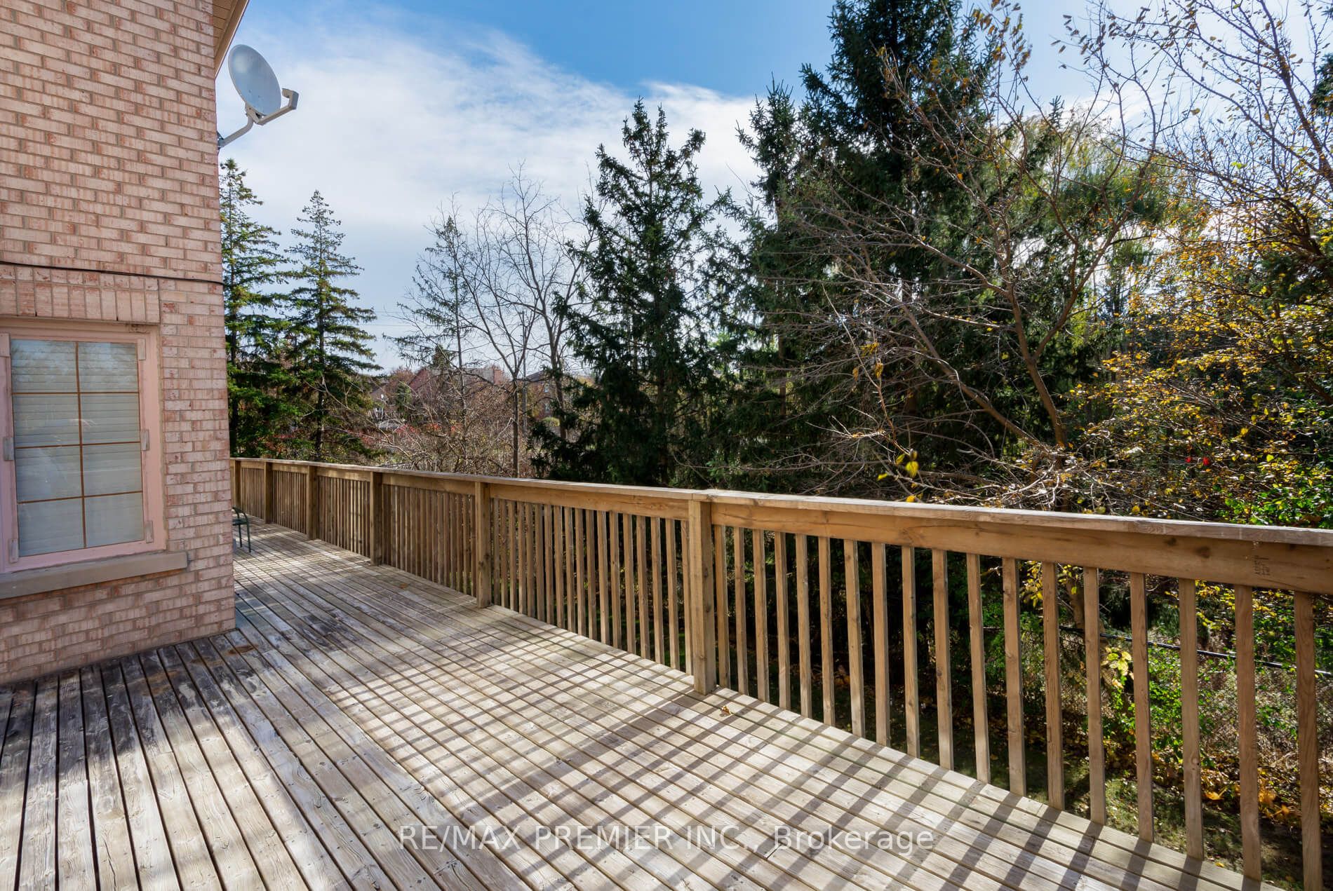 7 Thomson Creek Blvd