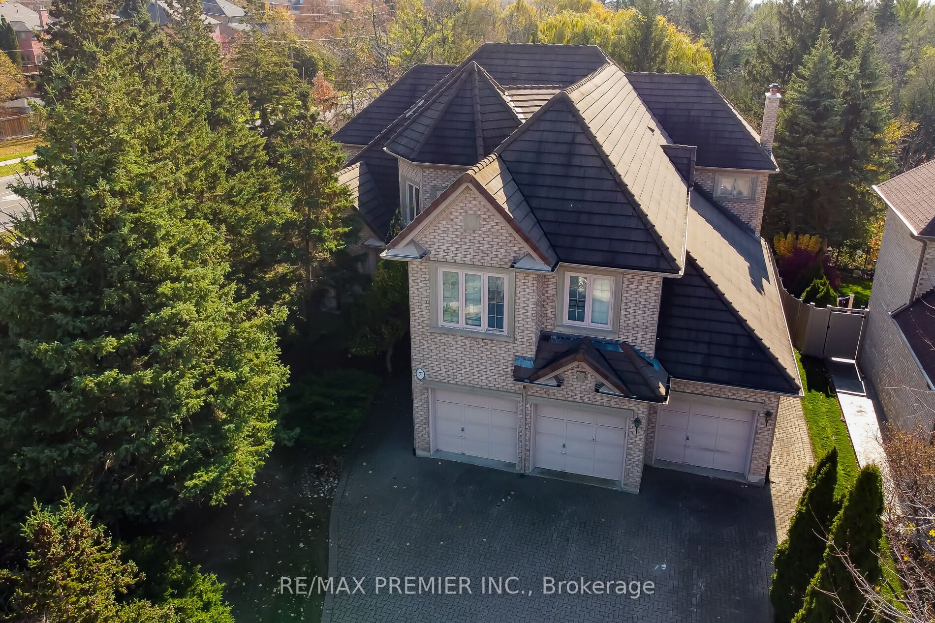 7 Thomson Creek Blvd