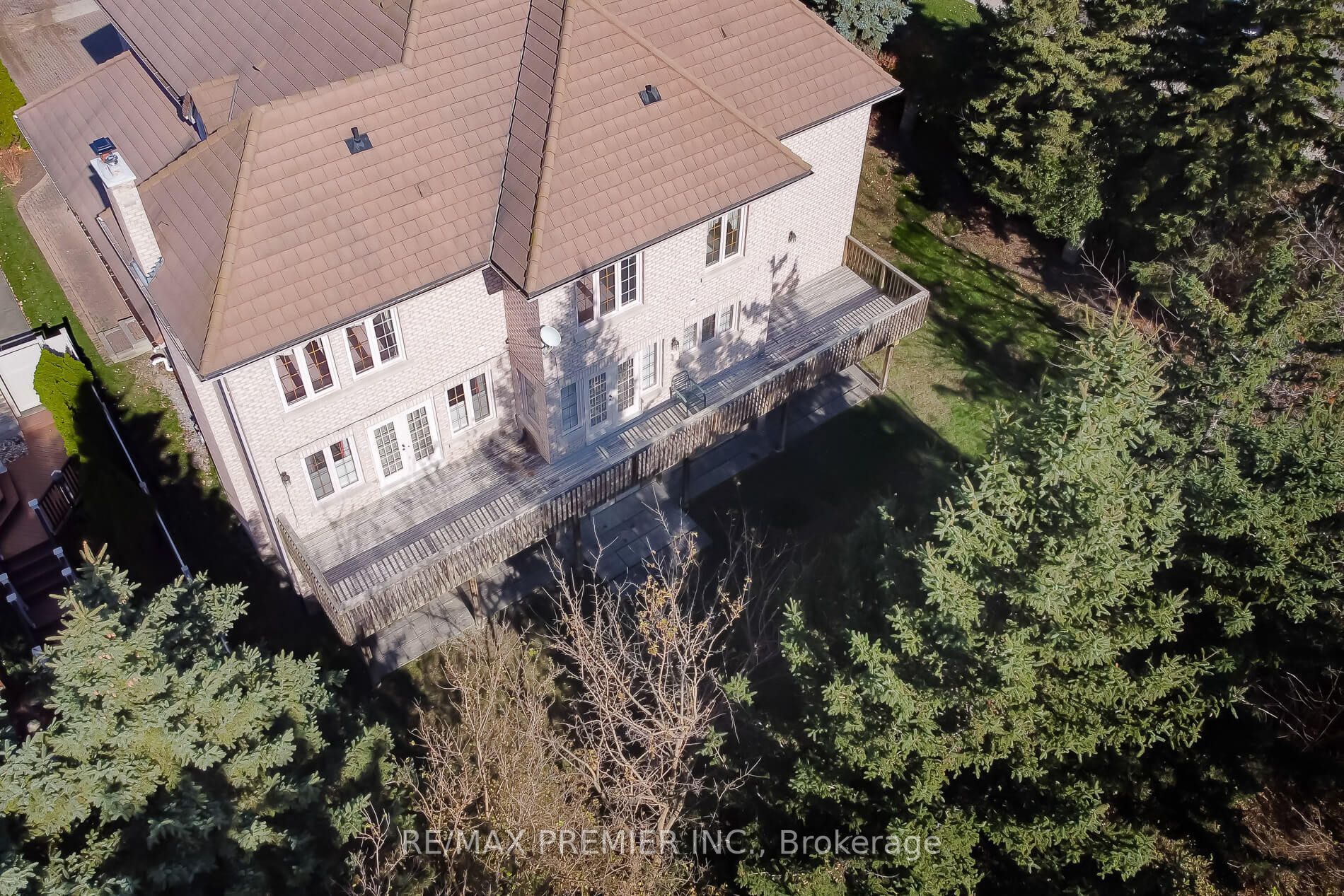 7 Thomson Creek Blvd