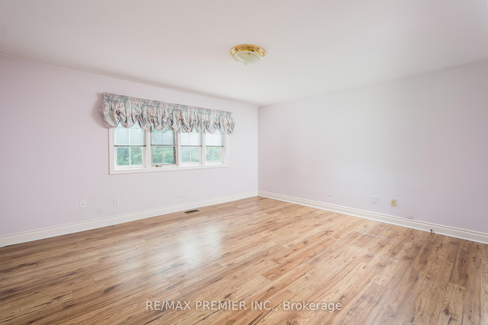 7 Thomson Creek Blvd