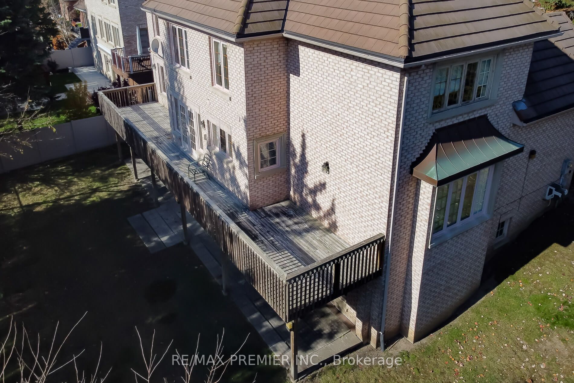 7 Thomson Creek Blvd