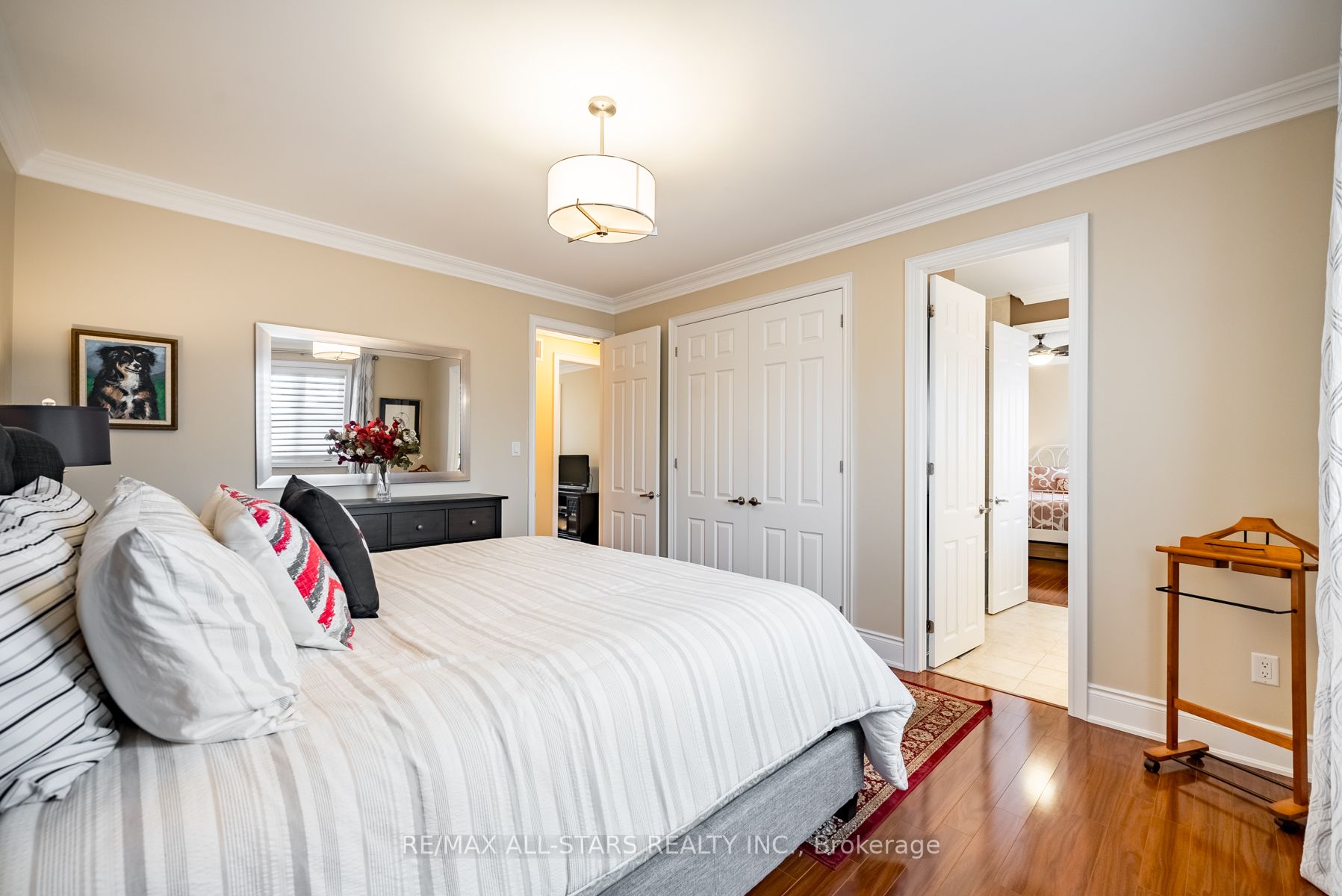 211 Robirwin St