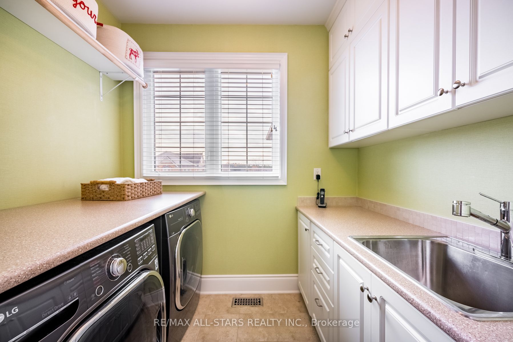 211 Robirwin St