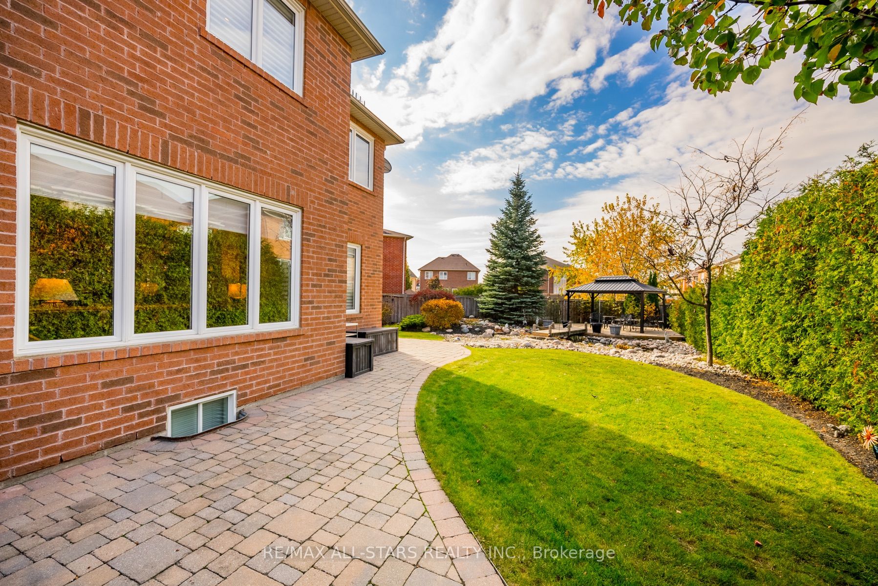 211 Robirwin St