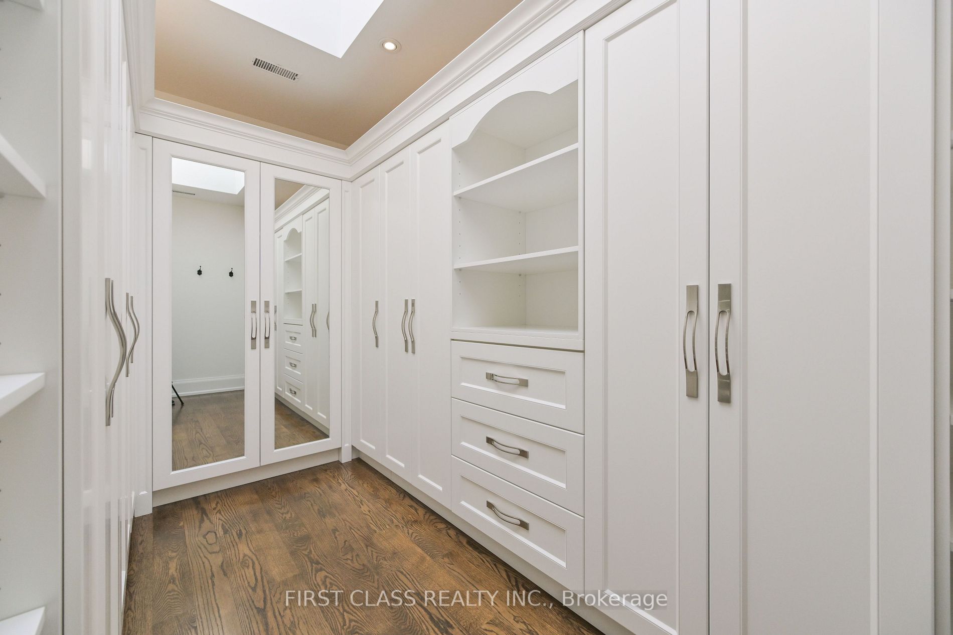 8 Liebeck Cres