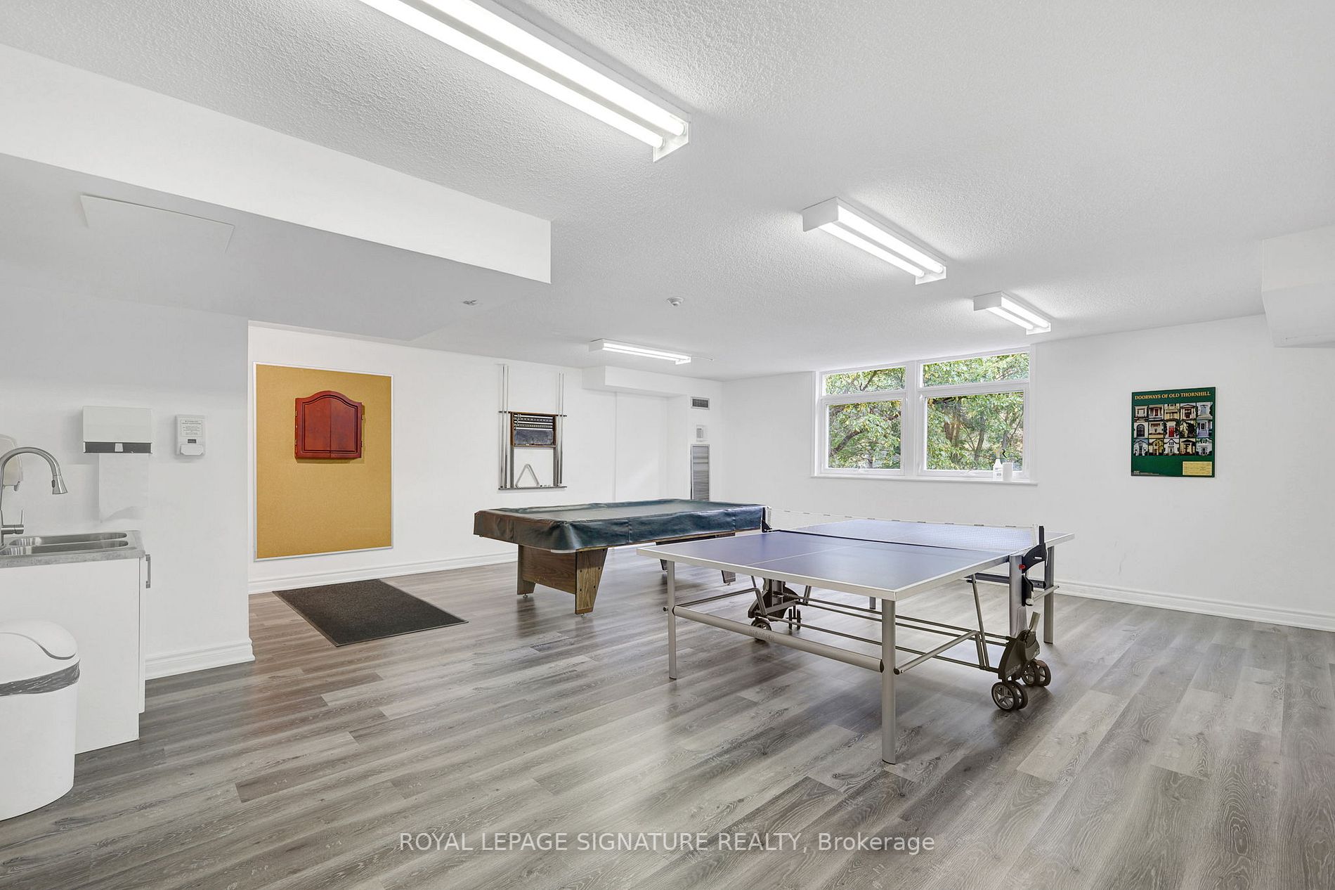7811 Yonge St, #808