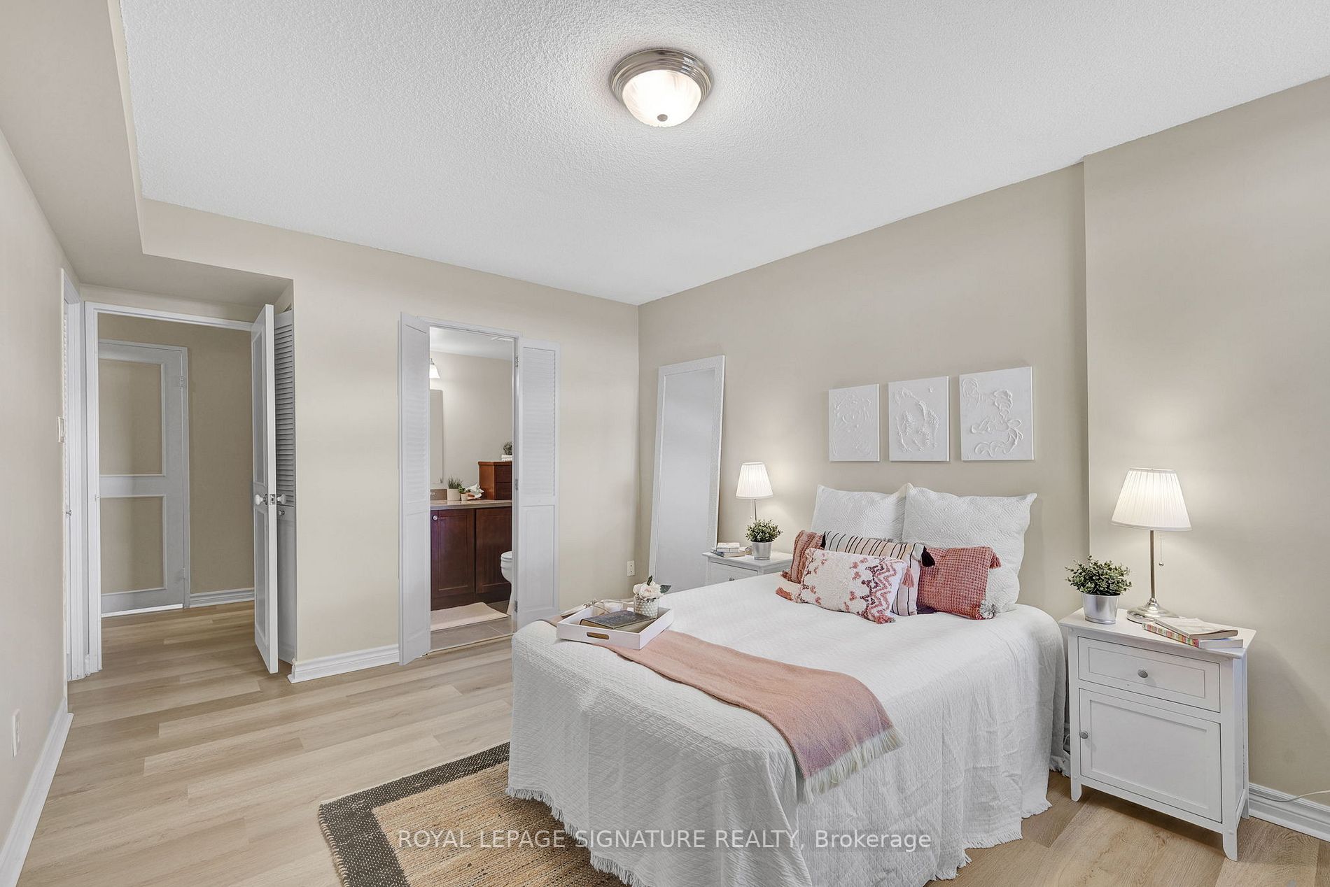 7811 Yonge St, #808