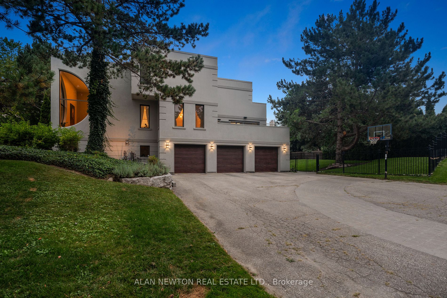 17 Moodie Drive