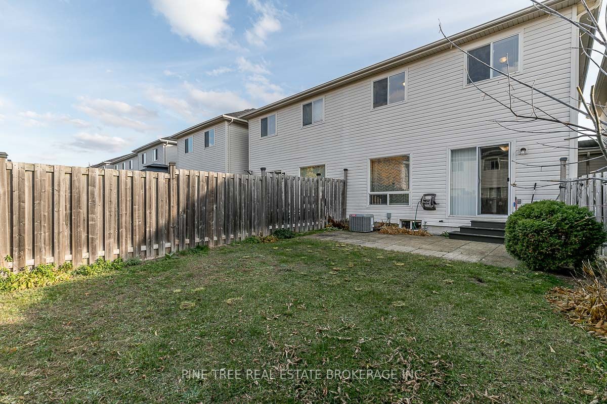 119 Stonemount Crescent N