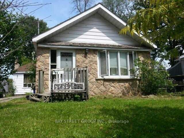 391 Lake Dr S