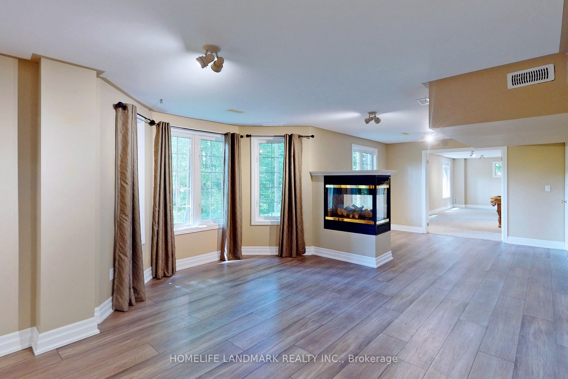 1976 Forest Valley Dr