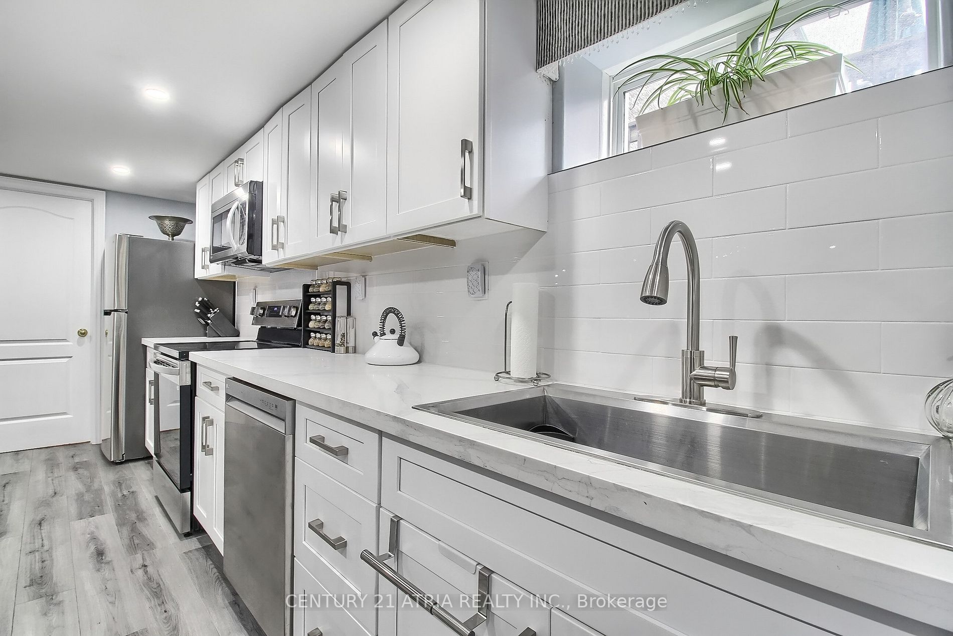 73 Gardiner Dr, #Lower