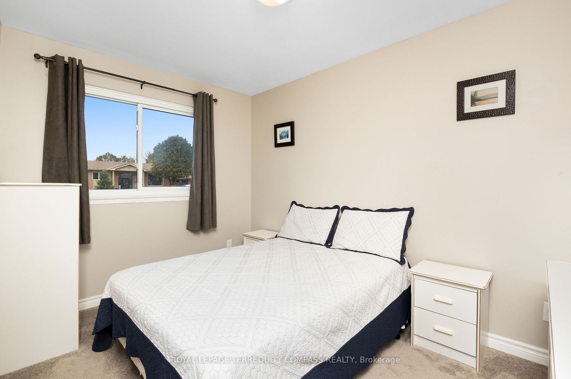 240 Sunset Cres