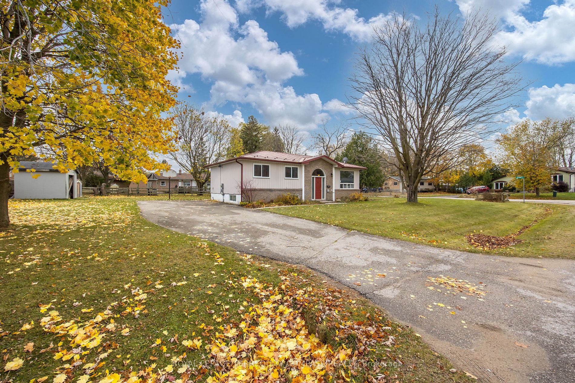 240 Sunset Cres
