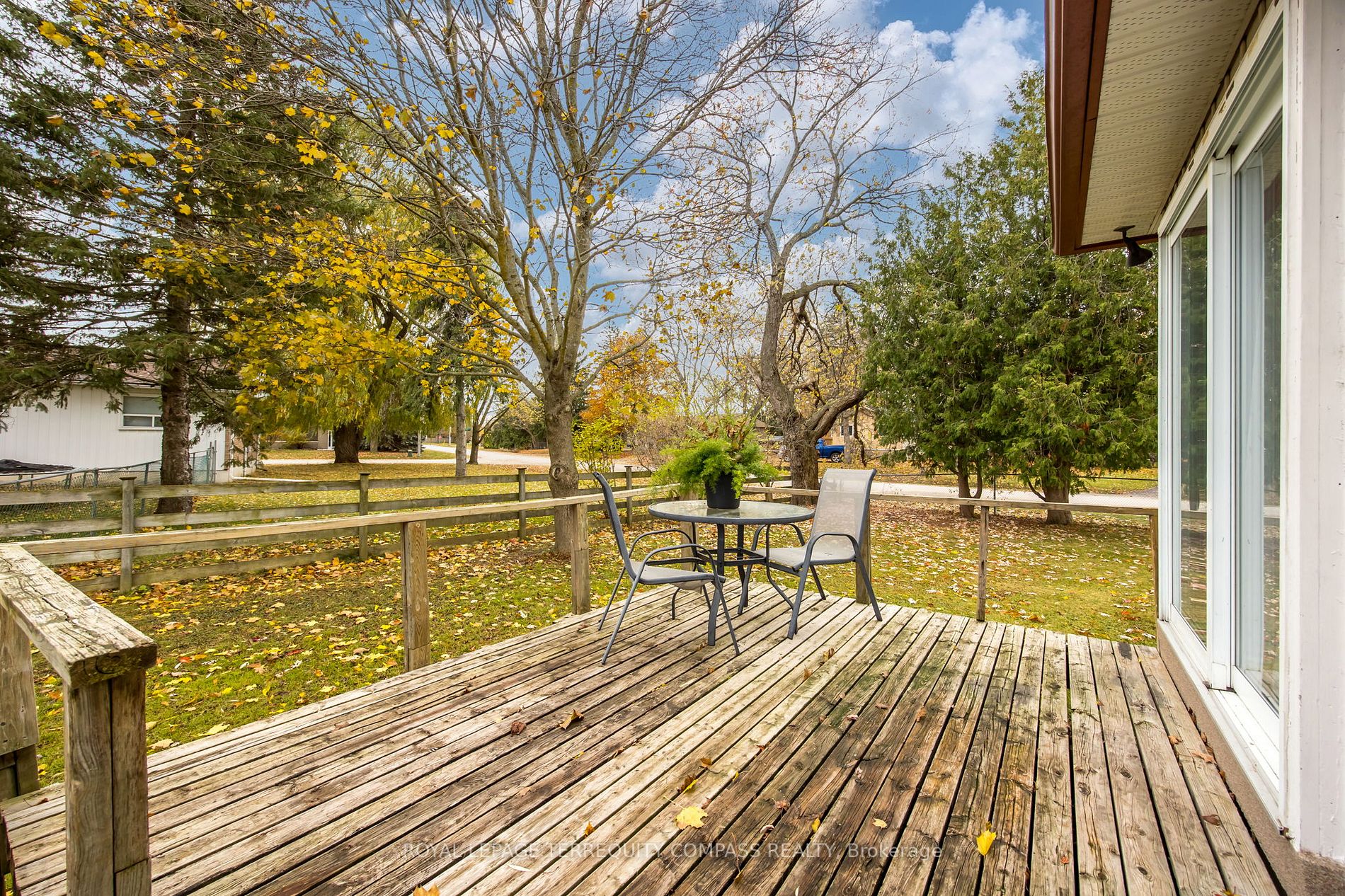 240 Sunset Cres