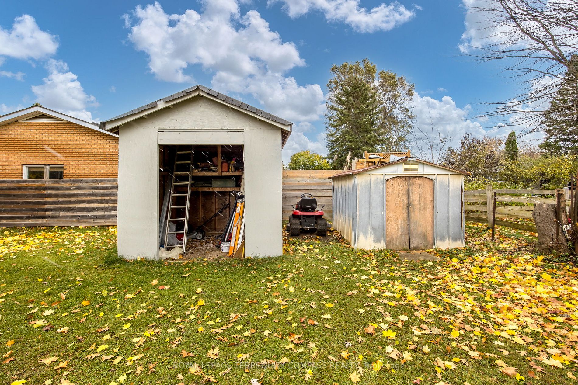 240 Sunset Cres