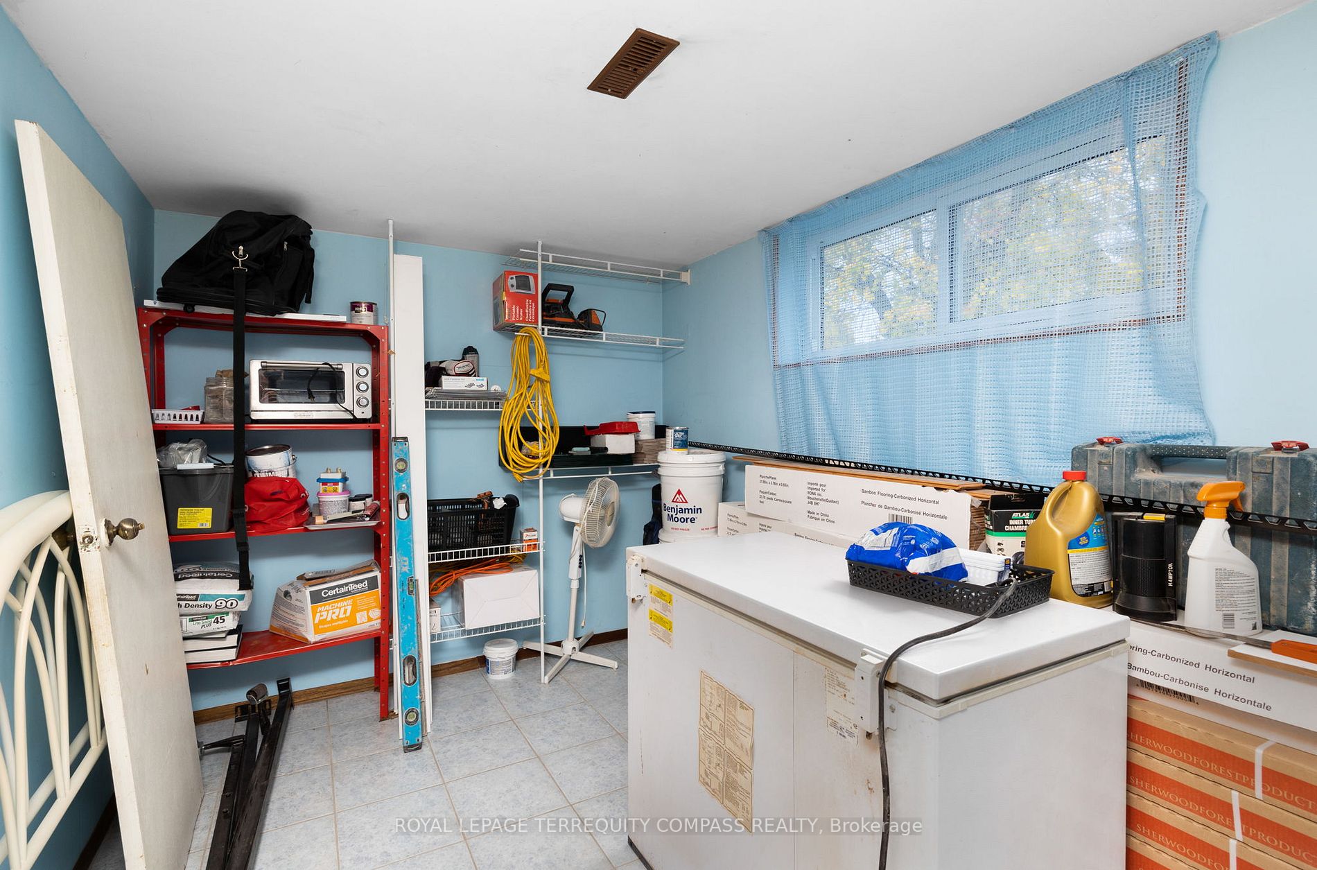 240 Sunset Cres