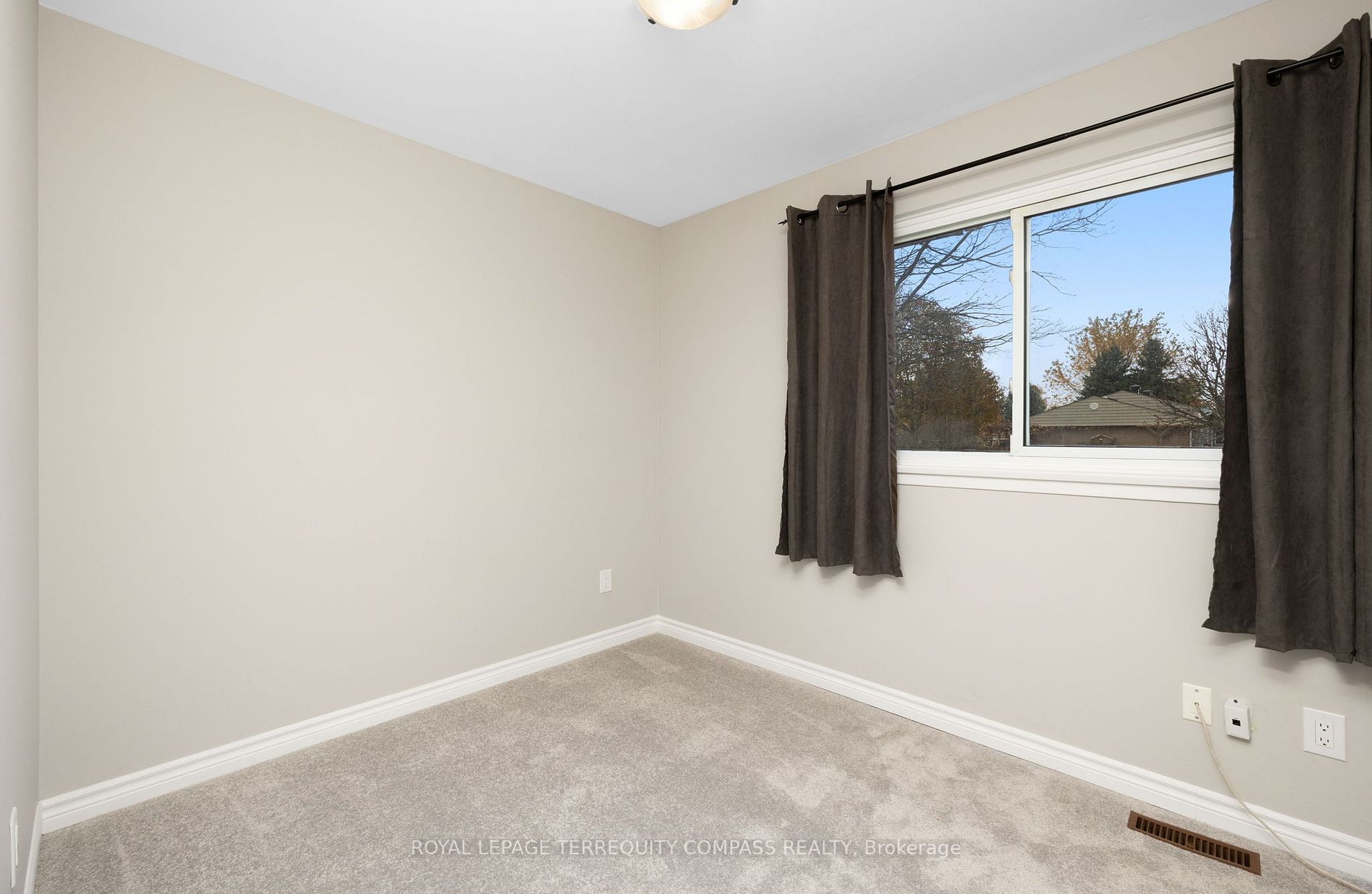 240 Sunset Cres