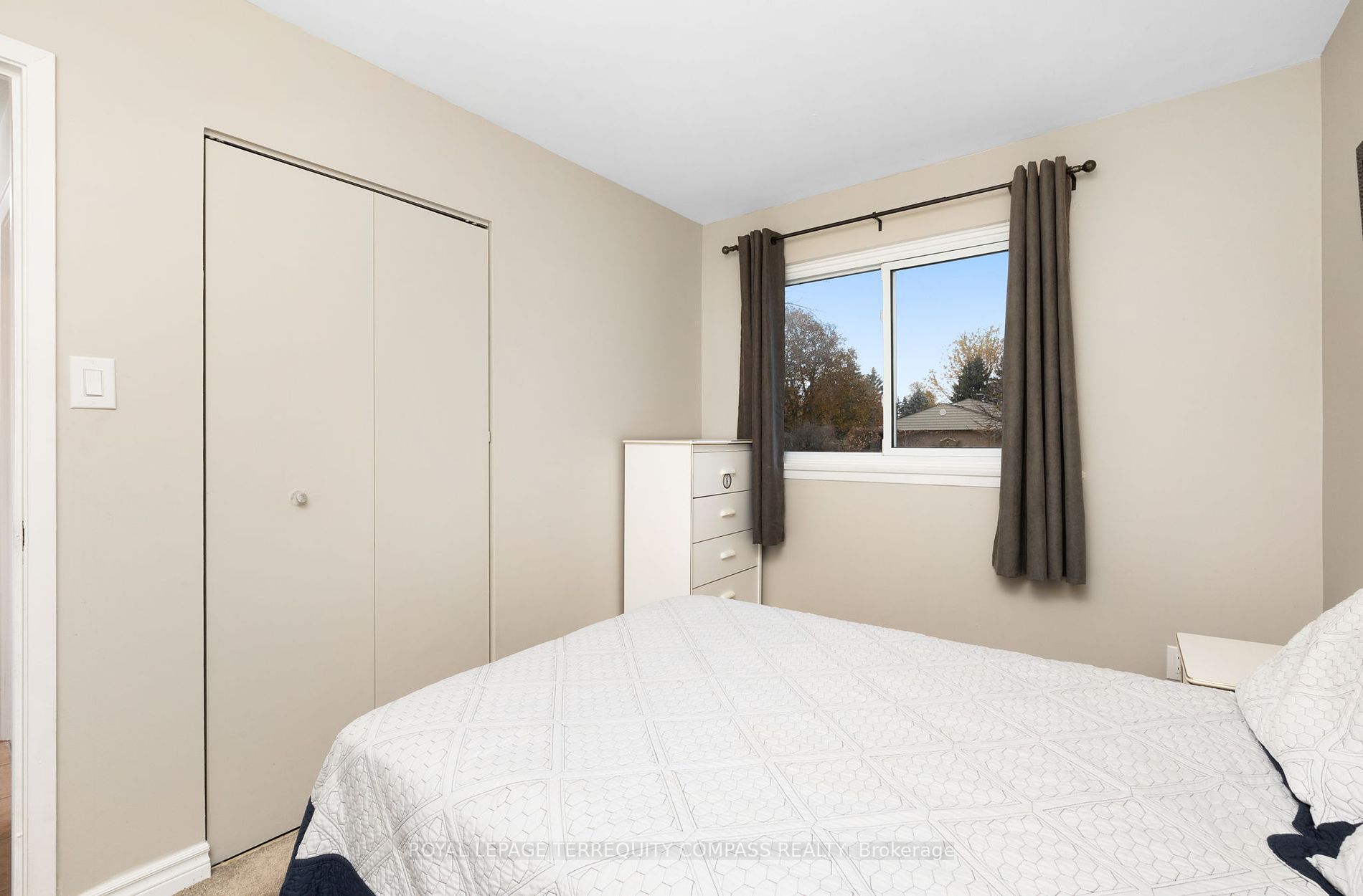 240 Sunset Cres