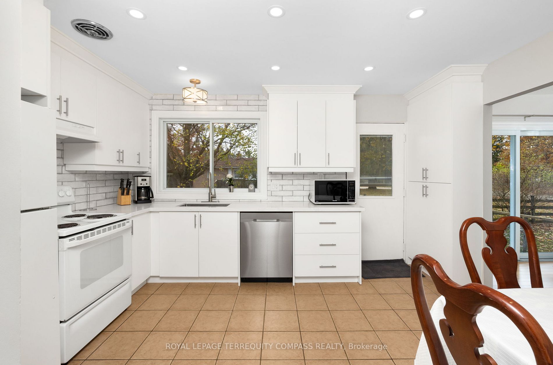 240 Sunset Cres