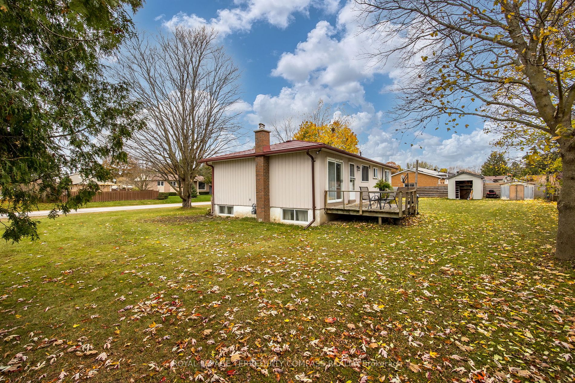 240 Sunset Cres