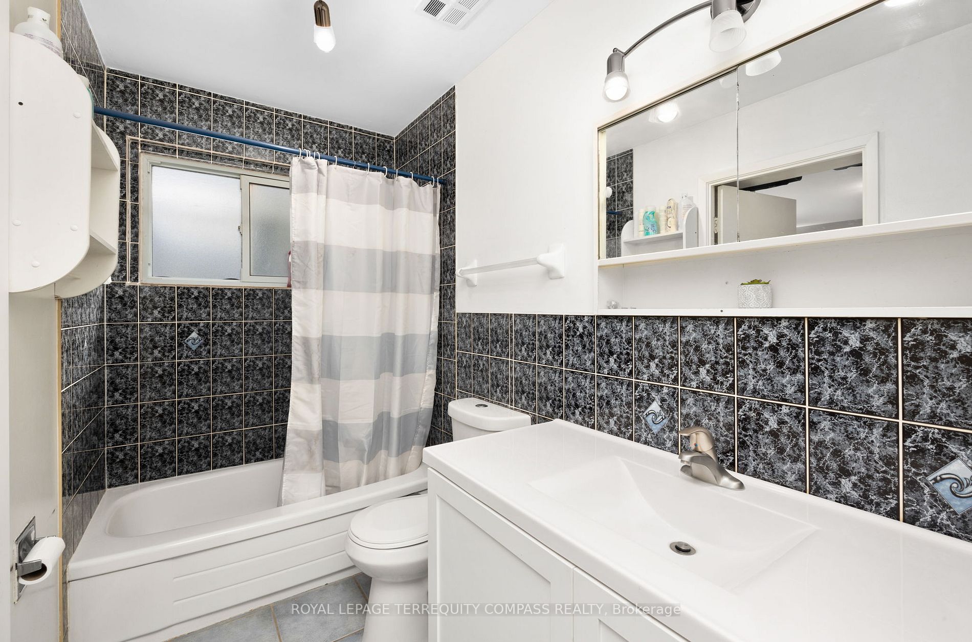 240 Sunset Cres