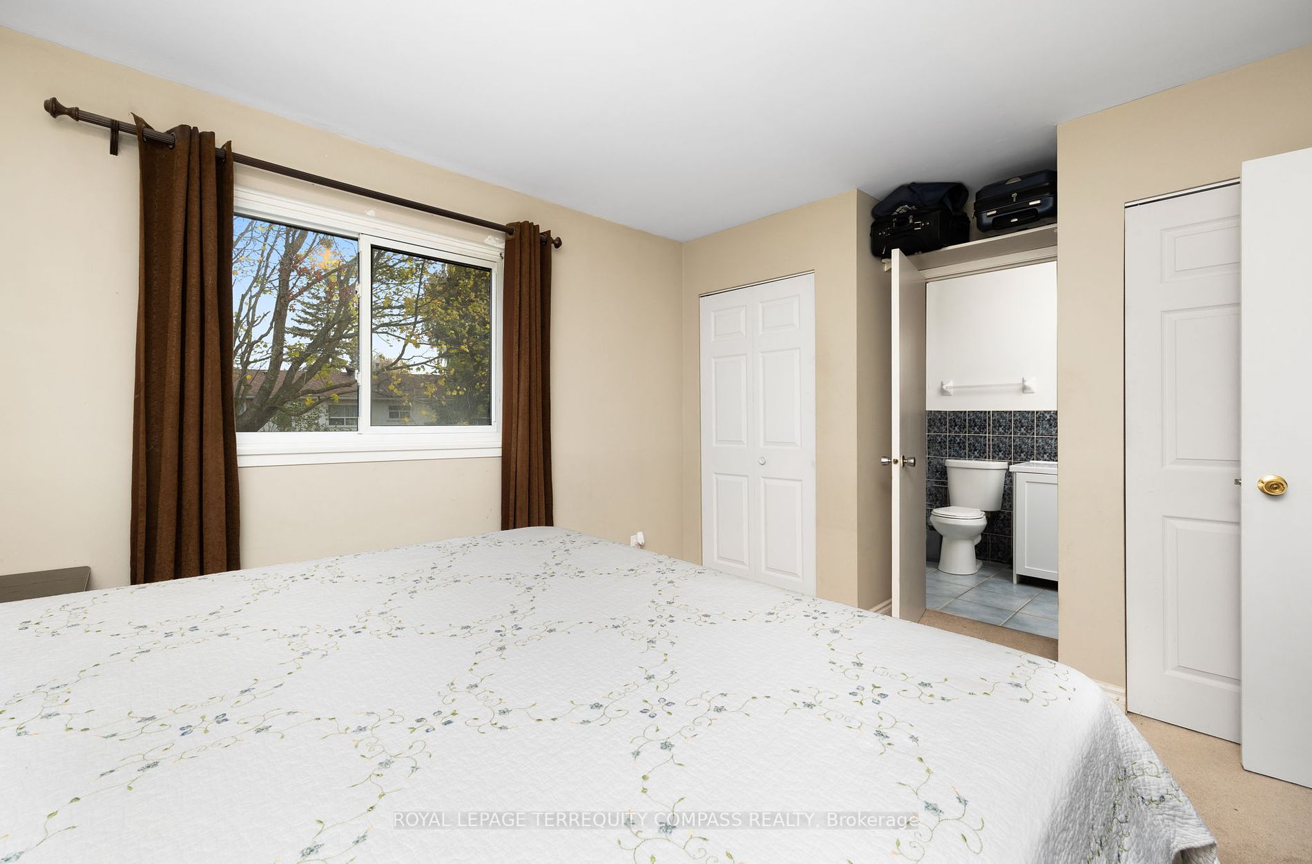 240 Sunset Cres