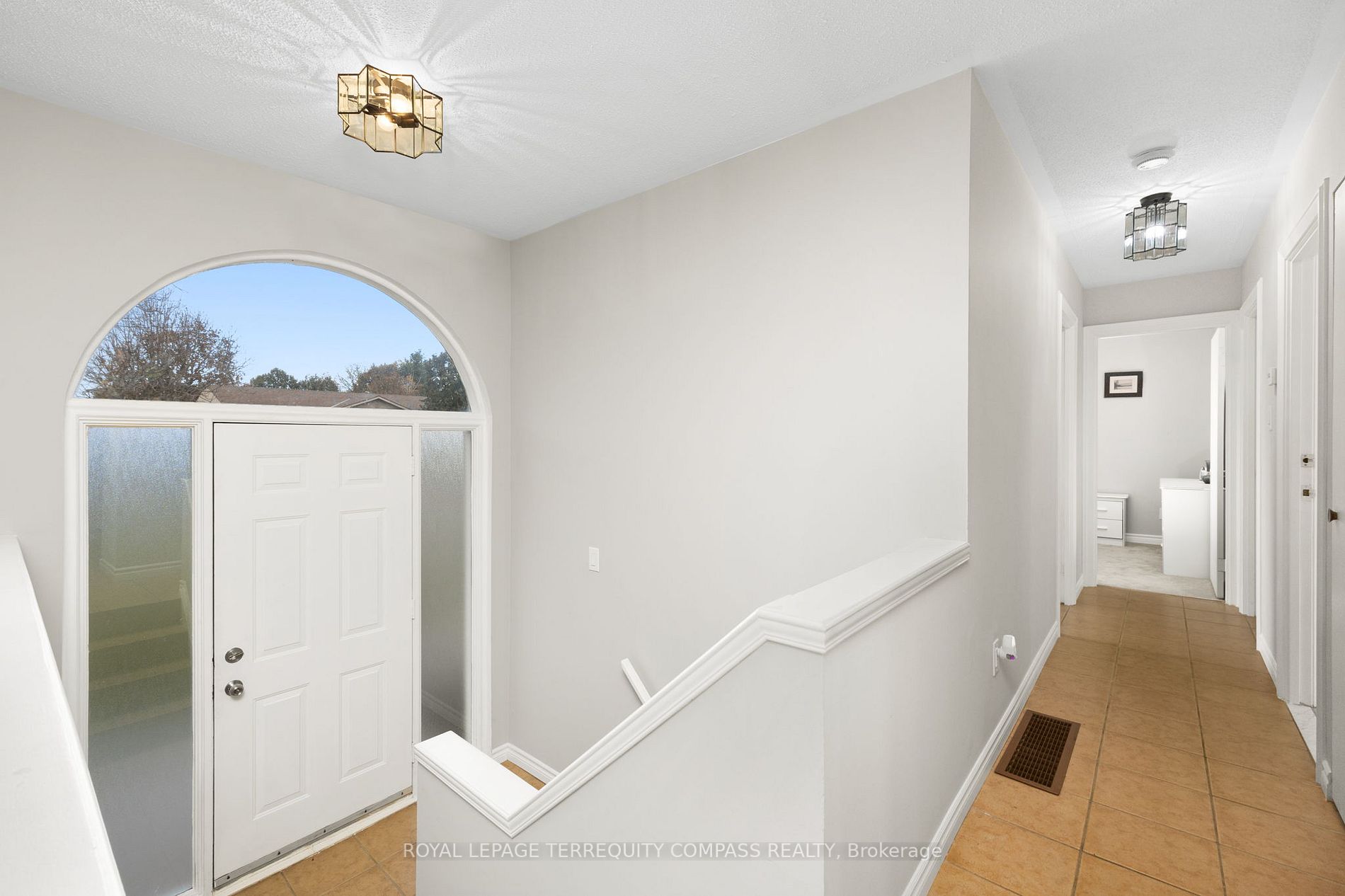 240 Sunset Cres
