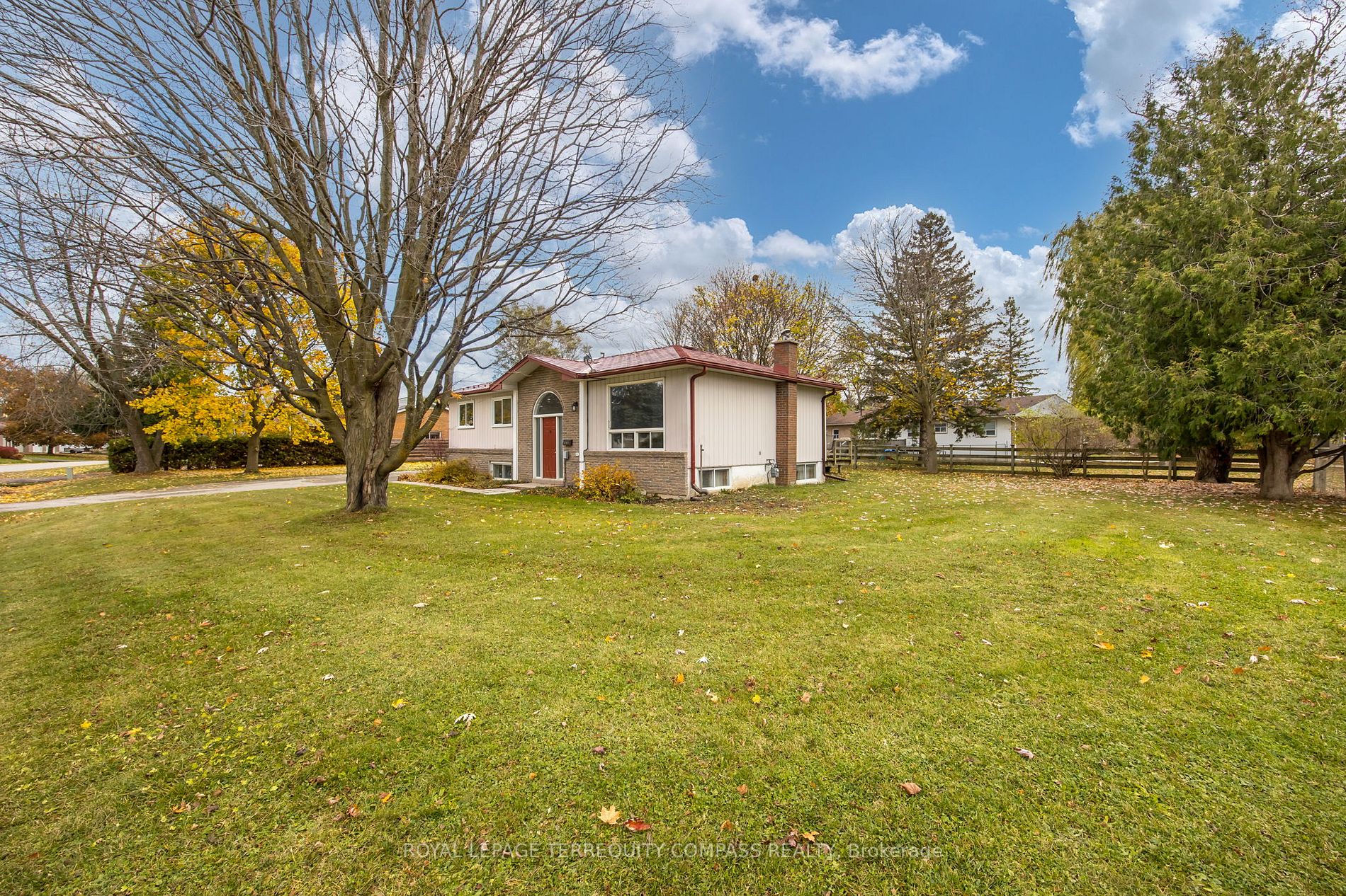 240 Sunset Cres