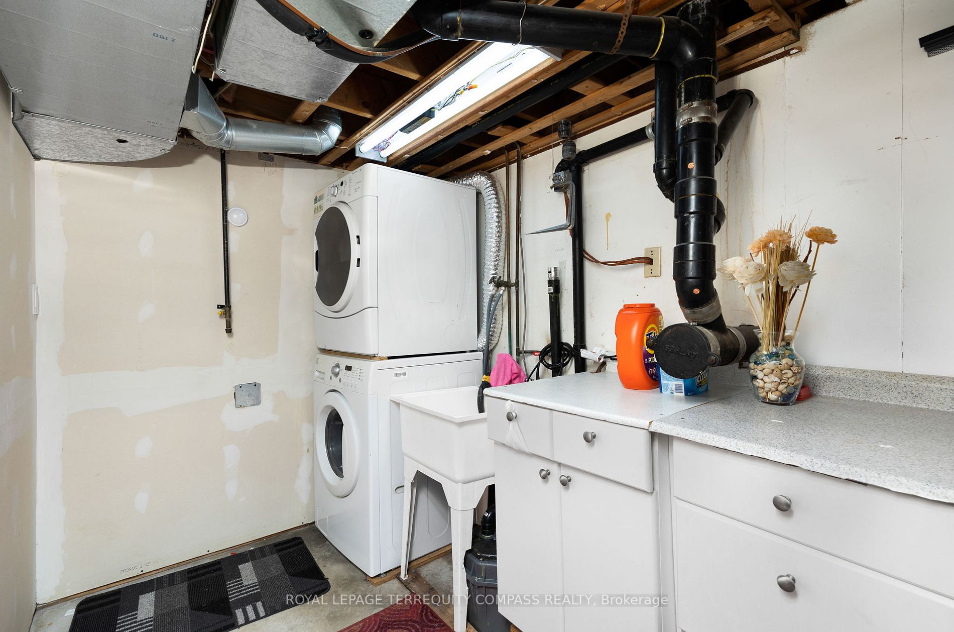 240 Sunset Cres